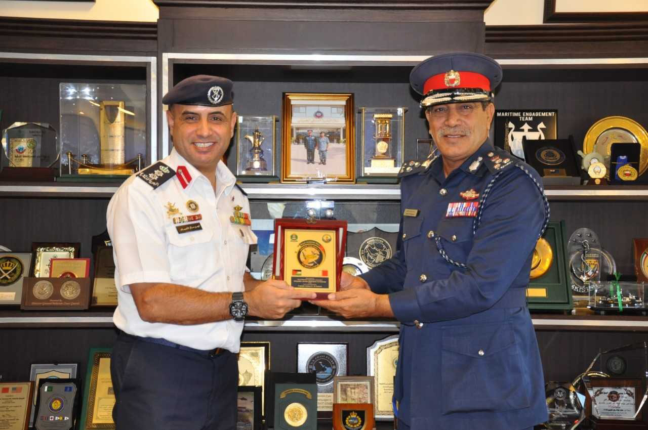 قائد خفر السواحل يستقبل قائد قوة الواجب المختلطة (CTF-154)<